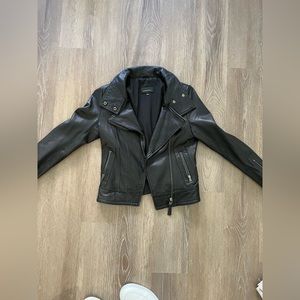 Aritzia 100% leather jacket exclusive collaboration with Mackage. Size XS.